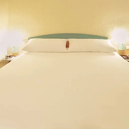 Ibis Отель