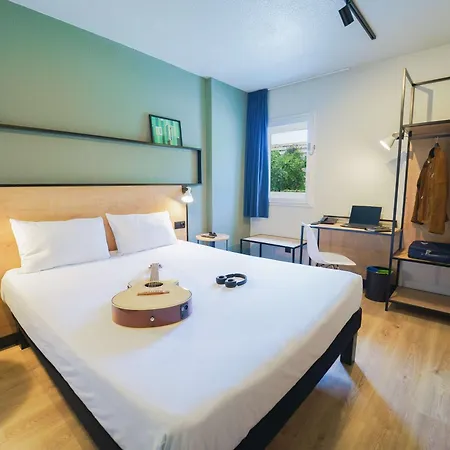 Ibis Hotel 2*