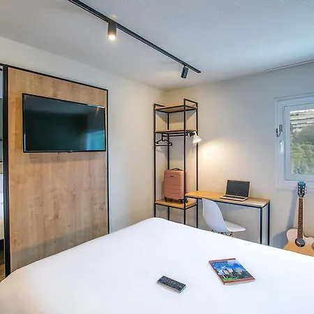 Отель Ibis Гимарайнш