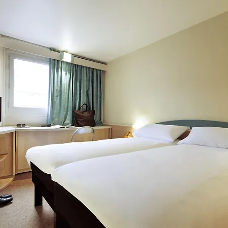 Ibis Hotel 2*