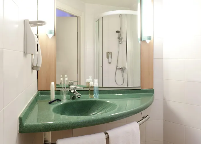 Отель Ibis Гимарайнш